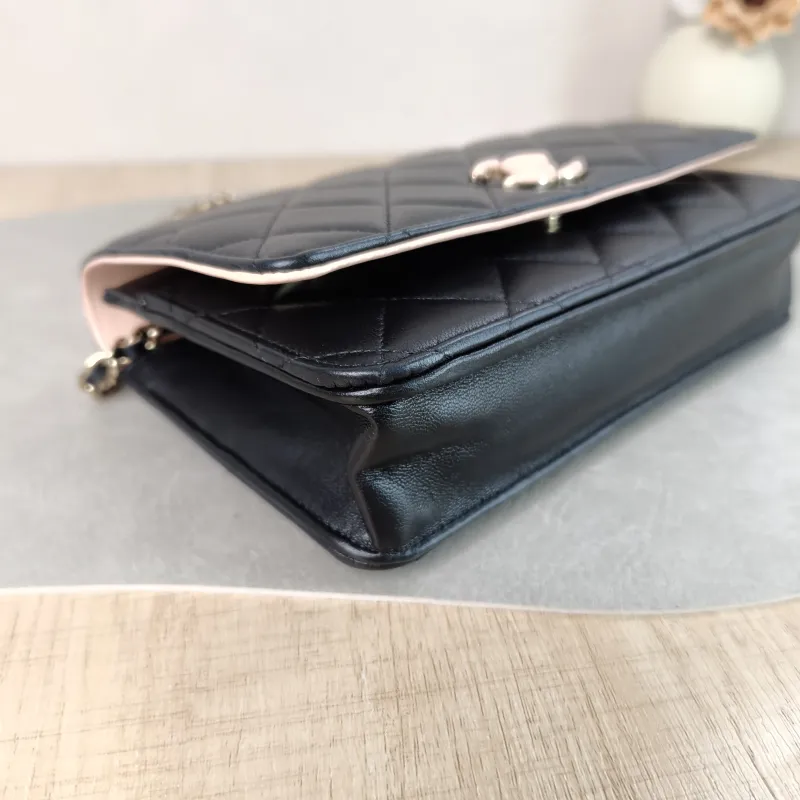 Chanel Crossbody Bag Classic Flap WOC CF WOCWOC Bag Black Pink Lambskin One Size 19 × 4 × 12.5 cm — detail view 2 of 14
