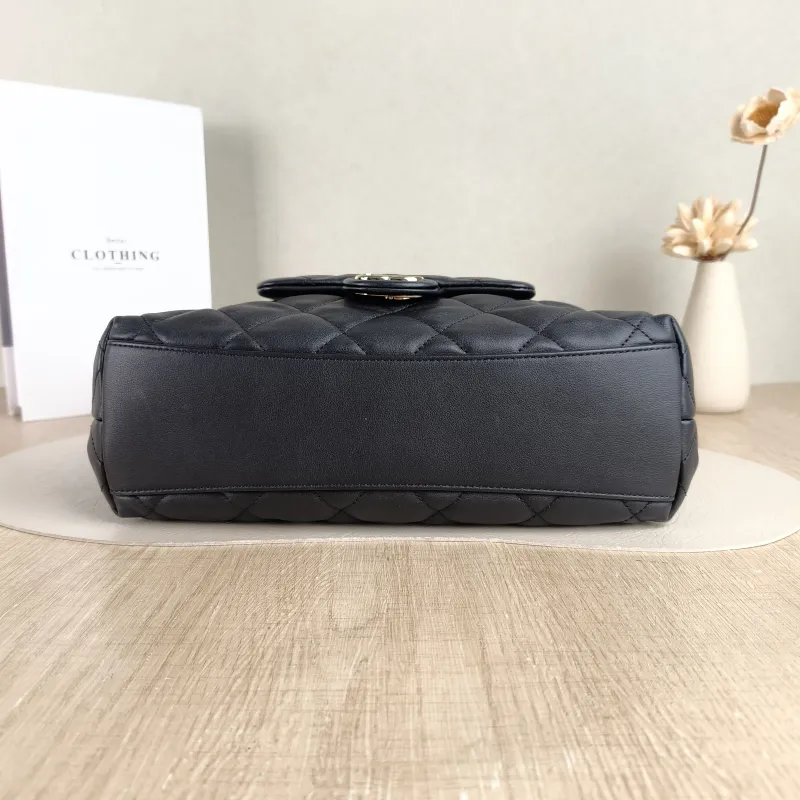 Chanel Shoulder Bag hobo Black Lambskin One Size 27.5 × 10 × 22 cm — cover view 3 of 5