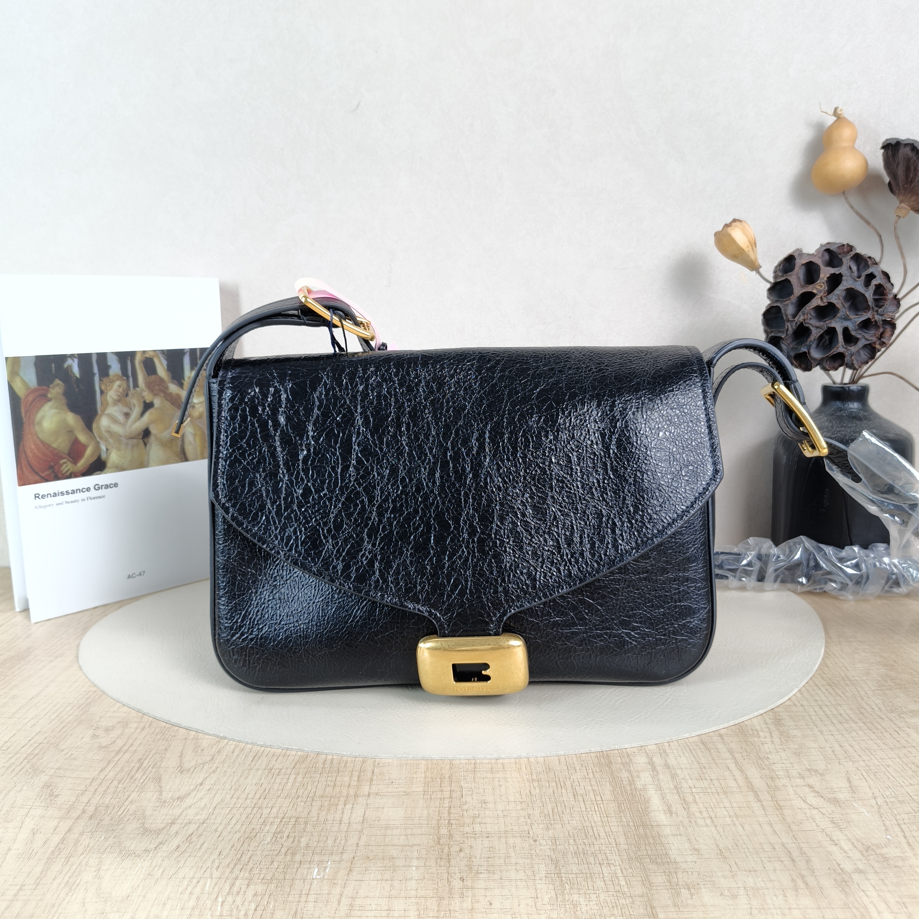 BALENCIAGA Shoulder Bag Clicca Black Waxed Leather Medium29 × 13 × 20 cm