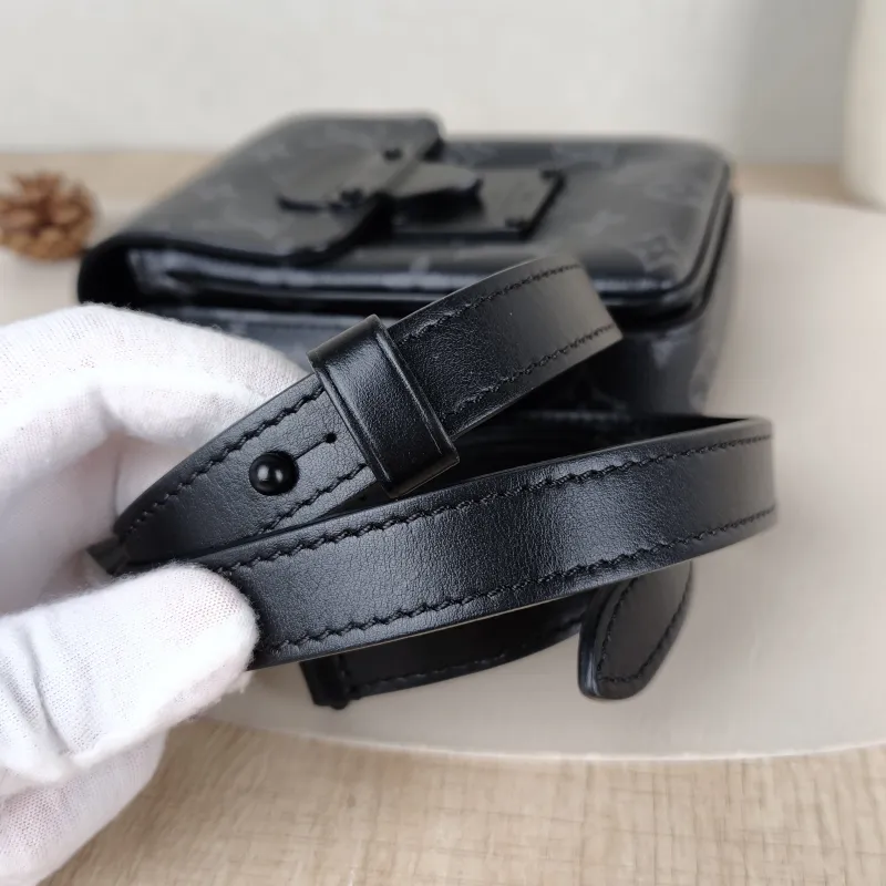 Louis Vuitton Crossbody Bag S-Lock Vertical Box Monogram PV Cmini12 × 7 × 19 cm — detail view 4 of 11