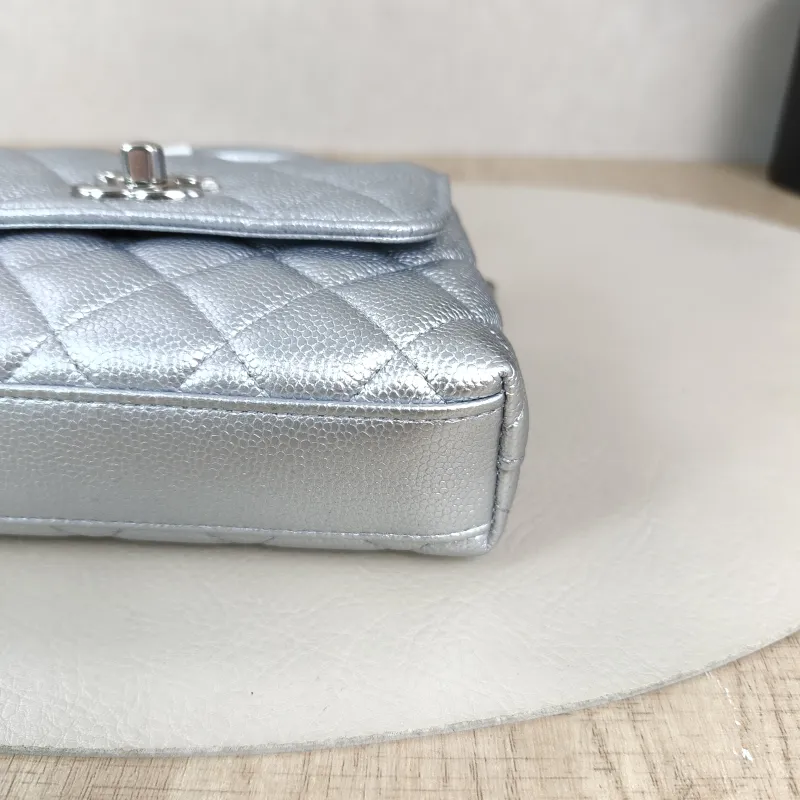 Chanel Crossbody Bag Coco Handle​Silver Grained Calfskin Mini14.5 × 5.5 × 11.5 cm — detail view 4 of 11