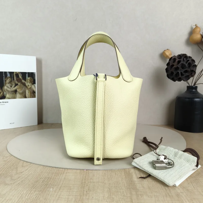 Hermès Top Handle Bag Picotin Lock 18 18 Taurillon Clemence TC Calfskin Small18 × 13 × 18 cm — cover view 3 of 6