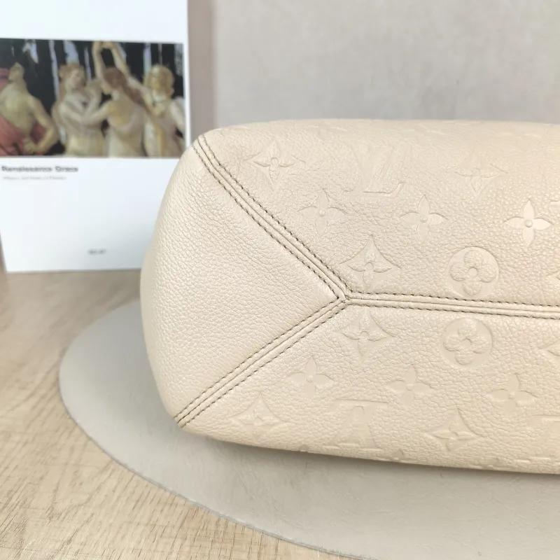 Louis Vuitton Shoulder Bag Anytime Messenger Bag Calfskin Small 34 × 13 × 20 cm — detail view 1 of 11