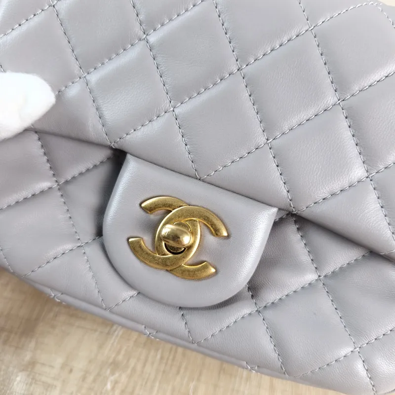 Chanel Crossbody Bag Grey Lambskin Mini 17 × 8 × 13.5 cm — detail view 3 of 11