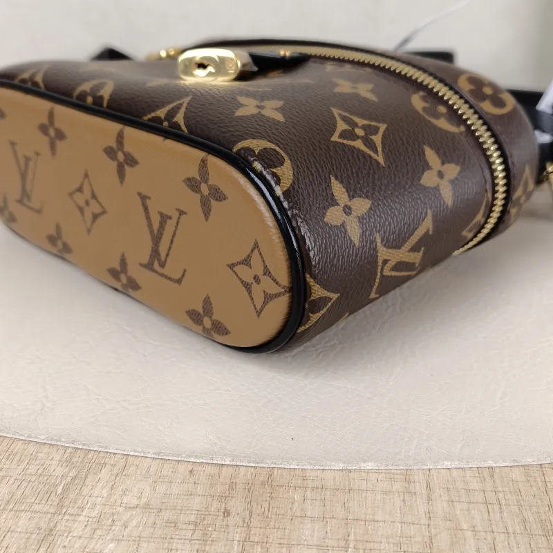 Louis Vuitton Shoulder Bag VANITY Cosmetic Bag Monogram PVC Small 19 × 6 × 12 cm — detail view 5 of 15