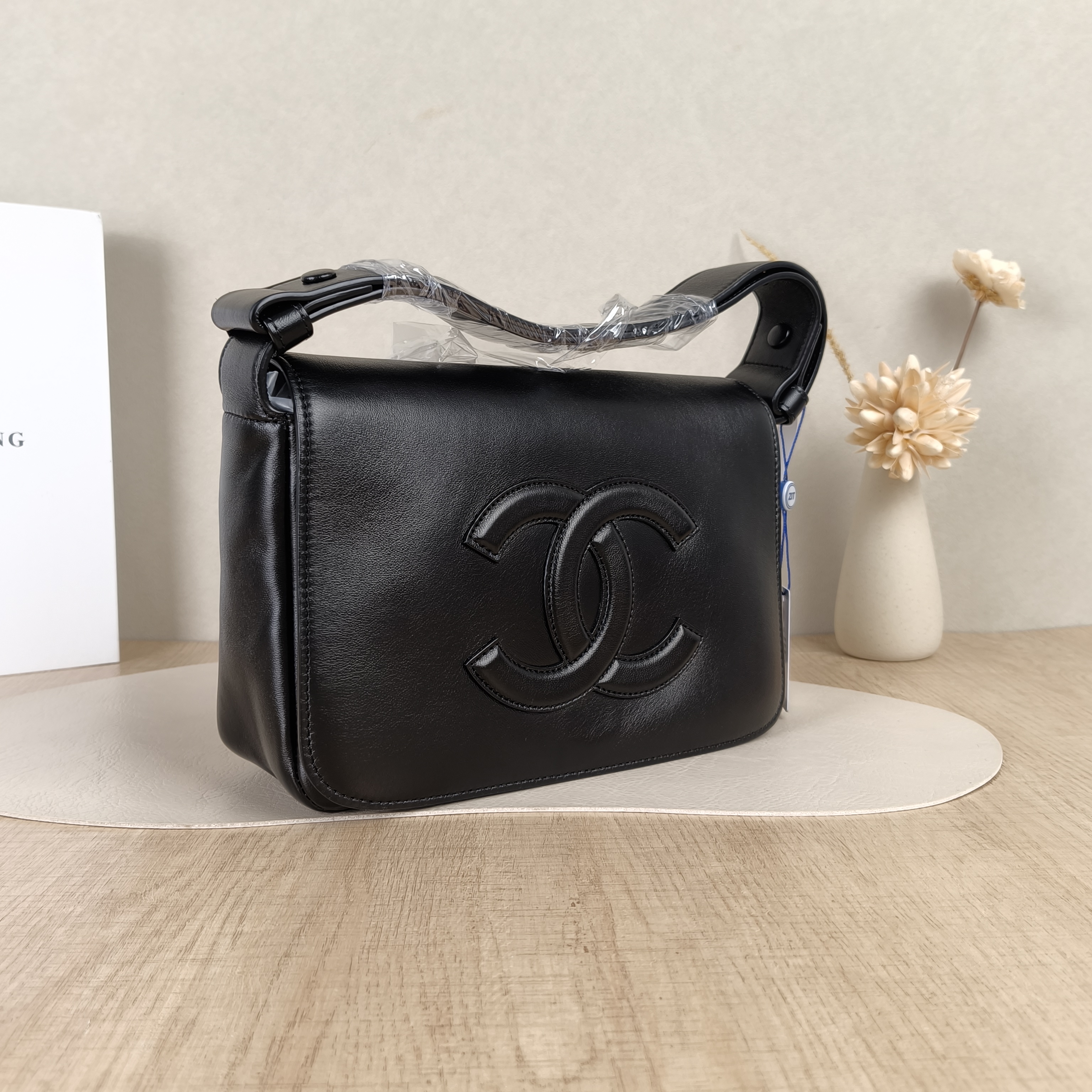 Chanel Shoulder Bag26s c logo Shoulder Bag Black Lambskin25 × 8 × 16 cm — cover view 4 of 5