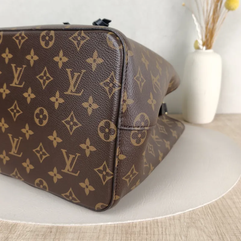 Louis Vuitton Shoulder Bag NÉONOÉ Bucket Bag Black PVC Medium26 × 17.5 × 26 cm — detail view 4 of 10