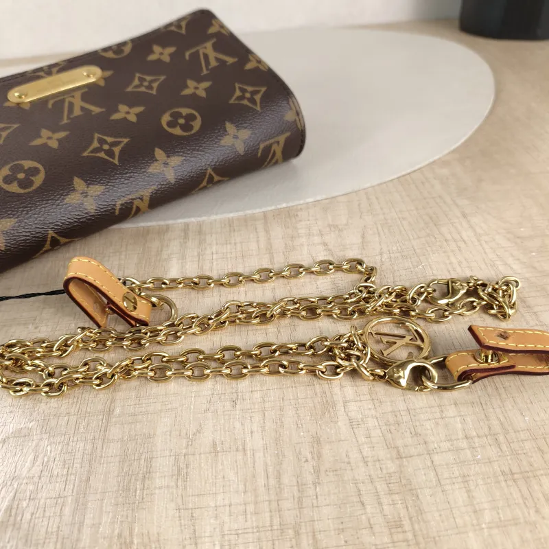 Louis Vuitton Crossbody Bag LILY Chain Bagwoc Monogram PVC One Size 21 × 3.5 × 10.5 cm — detail view 11 of 12