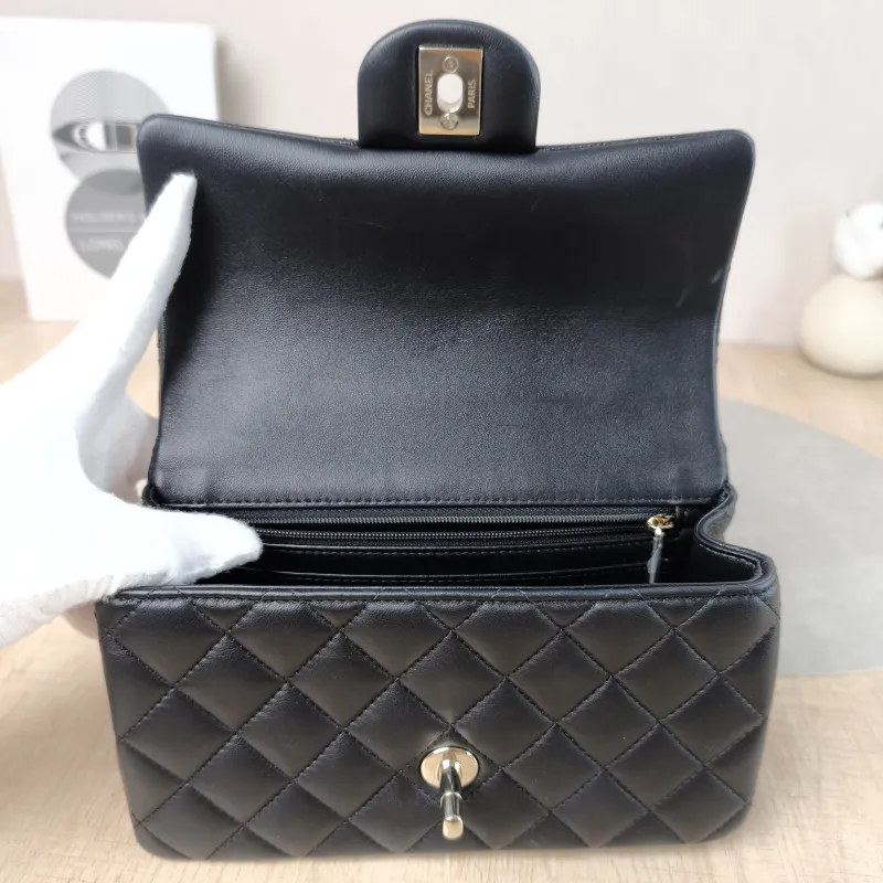 Chanel Crossbody Bag mini Black Lambskin mini 20 × 6 × 12 cm — detail view 5 of 13