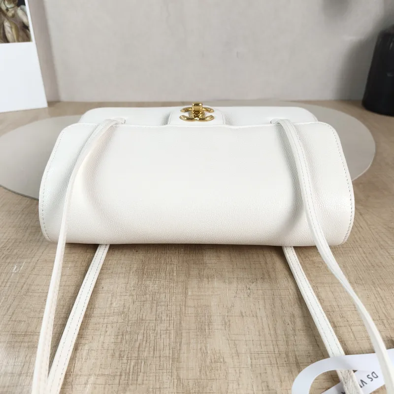 Chanel Shoulder Bag 26p preppy coco White Grained Calfskin Small 22 × 7 × 15 cm — detail view 10 of 12