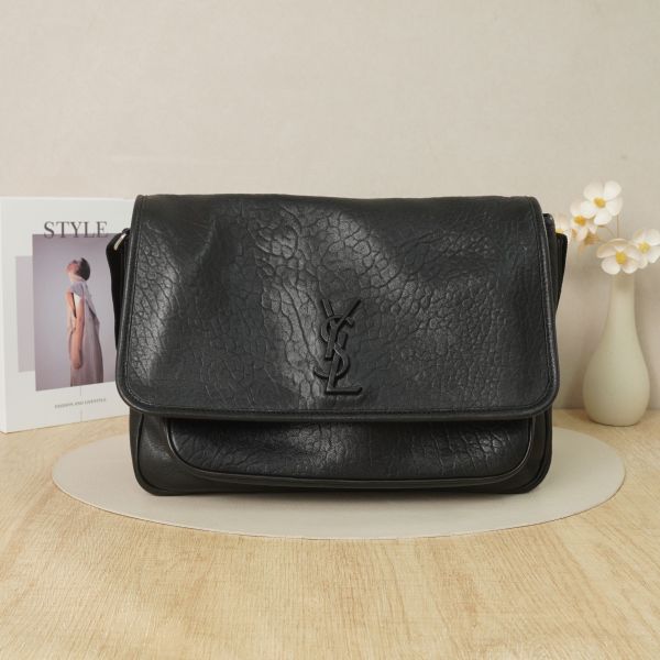 SAINT LAURENT NIKI Messenger Messenger Bag Large Black Lambskin · 31 × 9 × 23 cm
