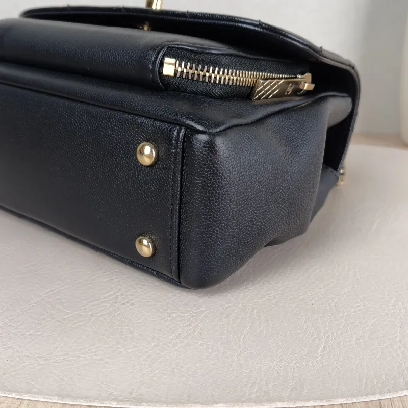 Chanel Crossbody Bag affinity Messenger Bag Black with Gold-Tone Hardware Grained Calfskin Small 19 × 7 × 14 cm 27 — detail view 7 of 16