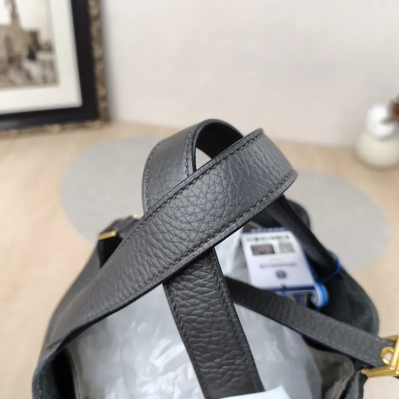 Hermès Top Handle Bag Picotin Lock 18 18Dark Grey Taurillon Clemence TC Calfskin Small18 × 13 × 18 cm — detail view 16 of 16