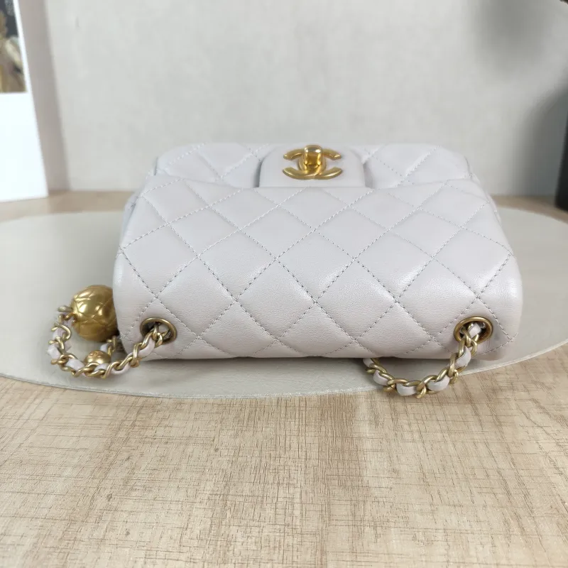 Chanel Crossbody Bag Lambskin One Size17 × 8 × 13.5 cm — detail view 1 of 13