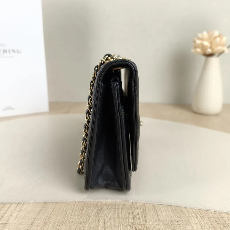 Chanel Crossbody Bagtrendy cc woc Black Lambskinmini19.2 × 3.5 × 12.3 cm — detail view 4 of 12
