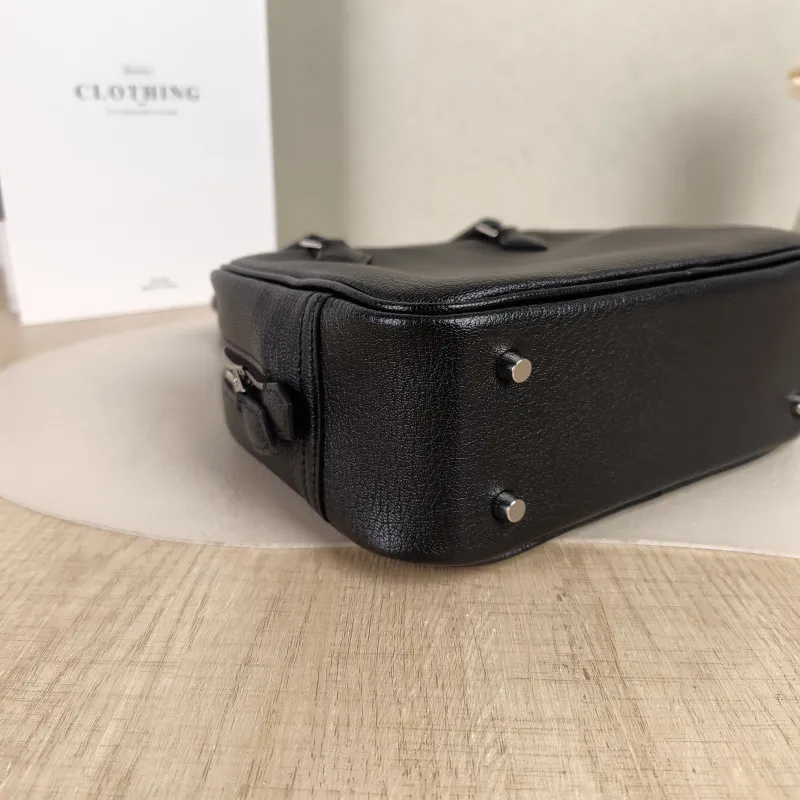 Hermès Top Handle Bag Plume 21 Black Lambskinmini21 × 8 × 15 cm — detail view 2 of 11