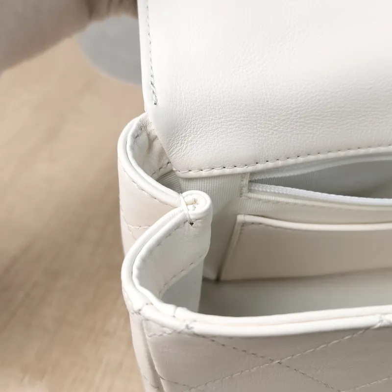 Chanel Crossbody Bag Crossbody Bag White Calfskin Small 22.5 × 8 × 14 cm — detail view 3 of 14