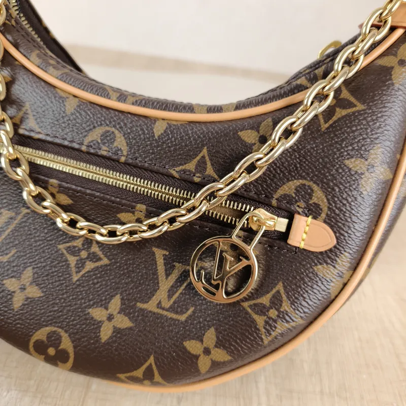 Louis Vuitton Crossbody Bag Loop Monogram PVC Small 23 × 6 × 13 cm — detail view 3 of 10