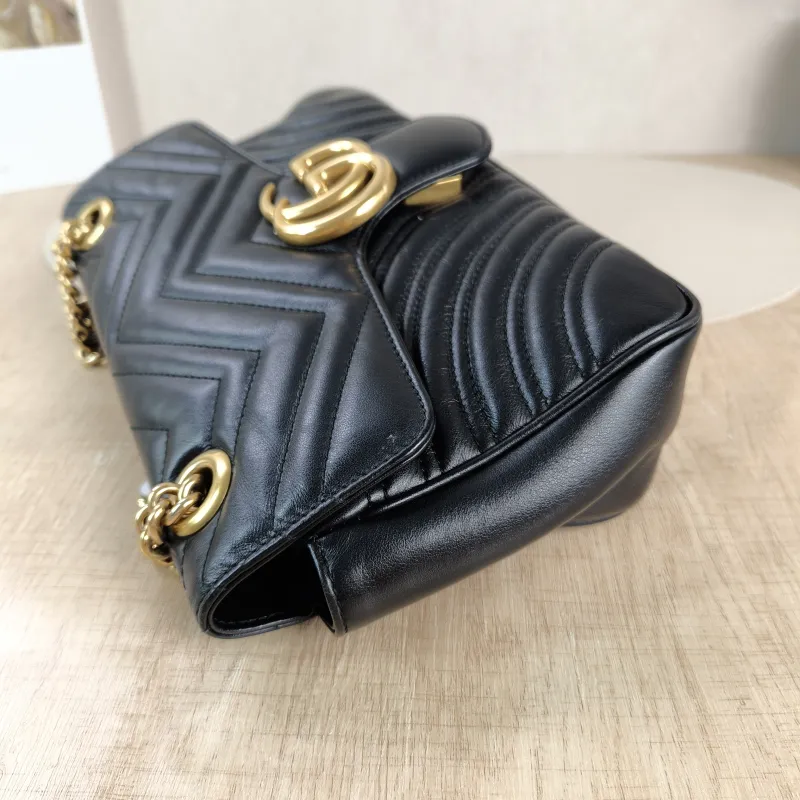 GUCCI Crossbody Bag GG Marmont Medium Marmont 26 Black CC alfskin Medium 26 × 7 × 15 cm — detail view 5 of 11