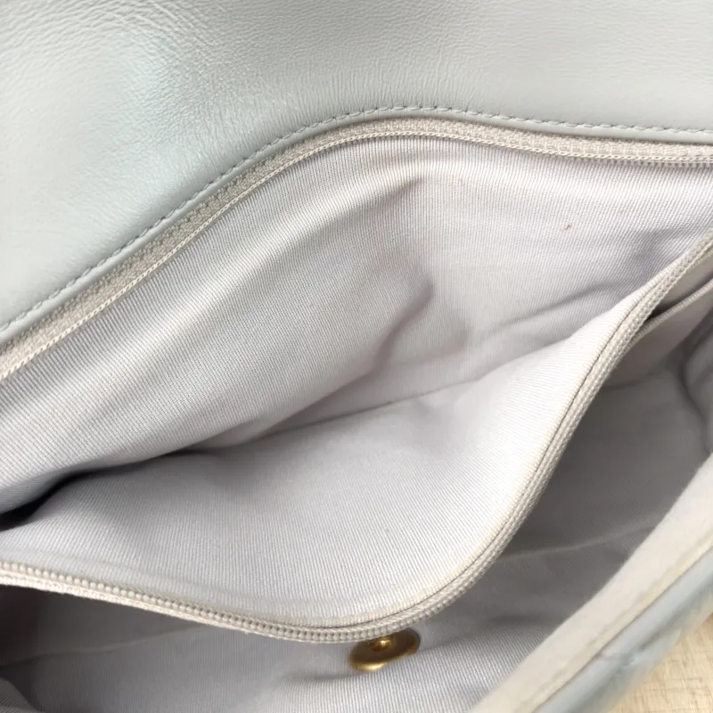 Chanel Crossbody Bag Crossbody Bag Grey Lambskin One Size 25.5 × 4.5 × 15 cm — detail view 4 of 14