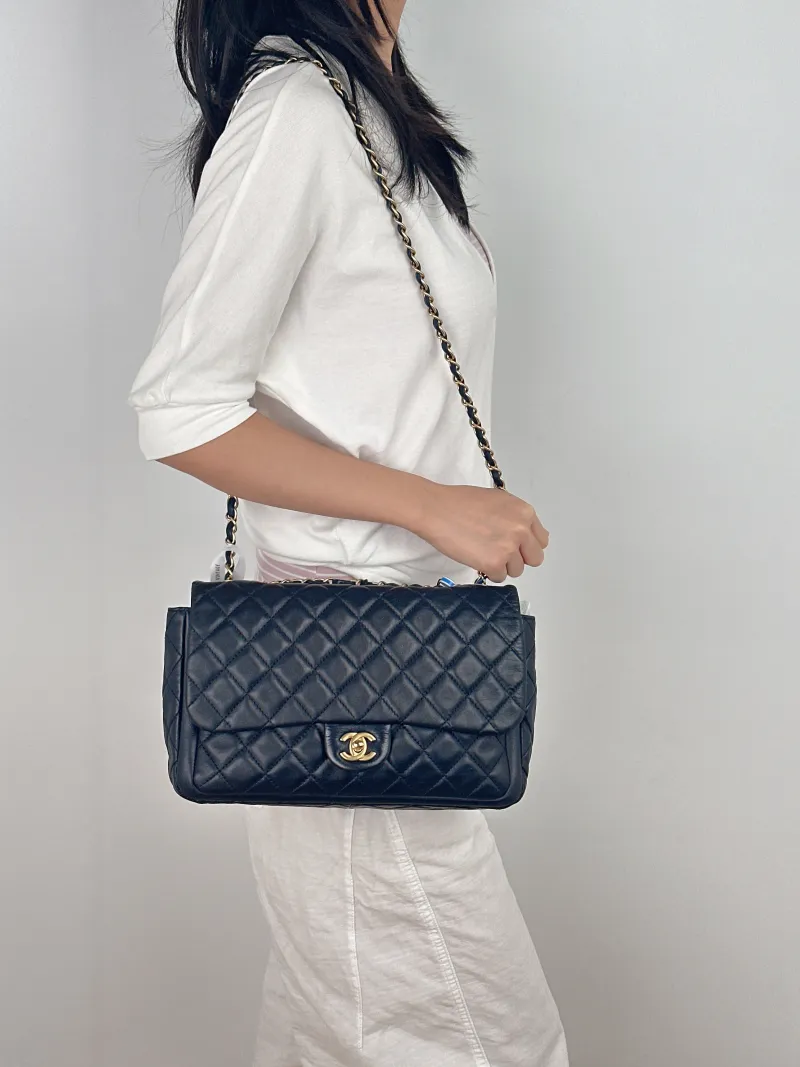 Chanel Crossbody Bag cf Crossbody Bag Navy Lambskin One Size 28 × 6 × 19 cm 18 — on-model view 2 of 3