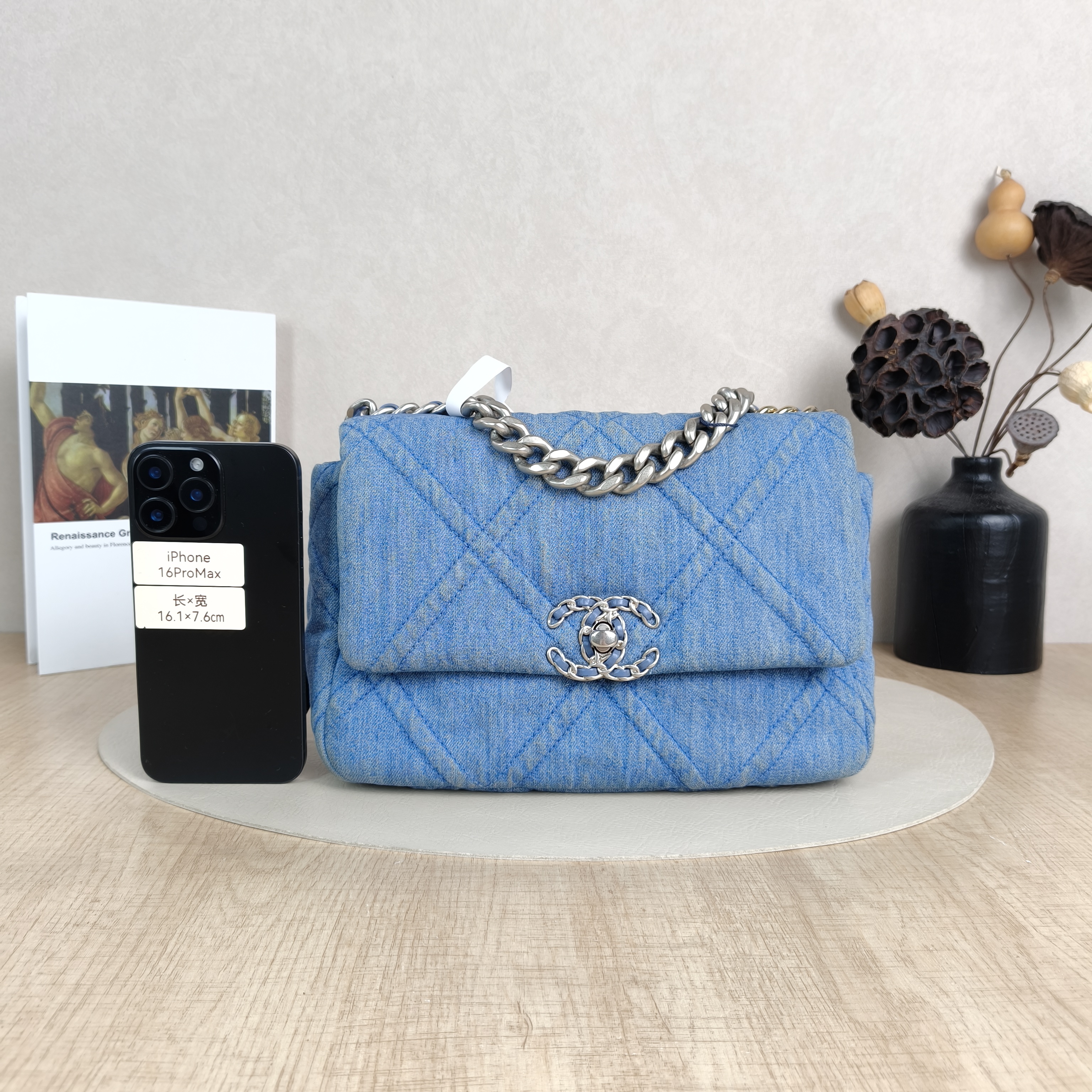 Chanel Crossbody Bag22p 19bag Small26 × 9 × 16 cm — cover view 2 of 5