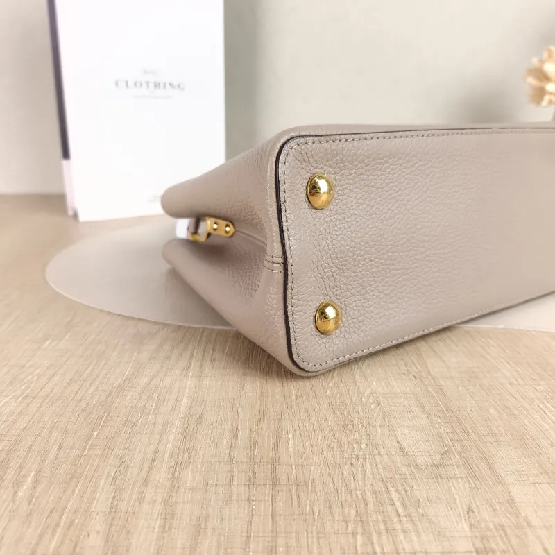 Louis Vuitton Top Handle Bag Capucines Grey Calfskin Medium 31.5 × 11 × 20 cm — detail view 4 of 10