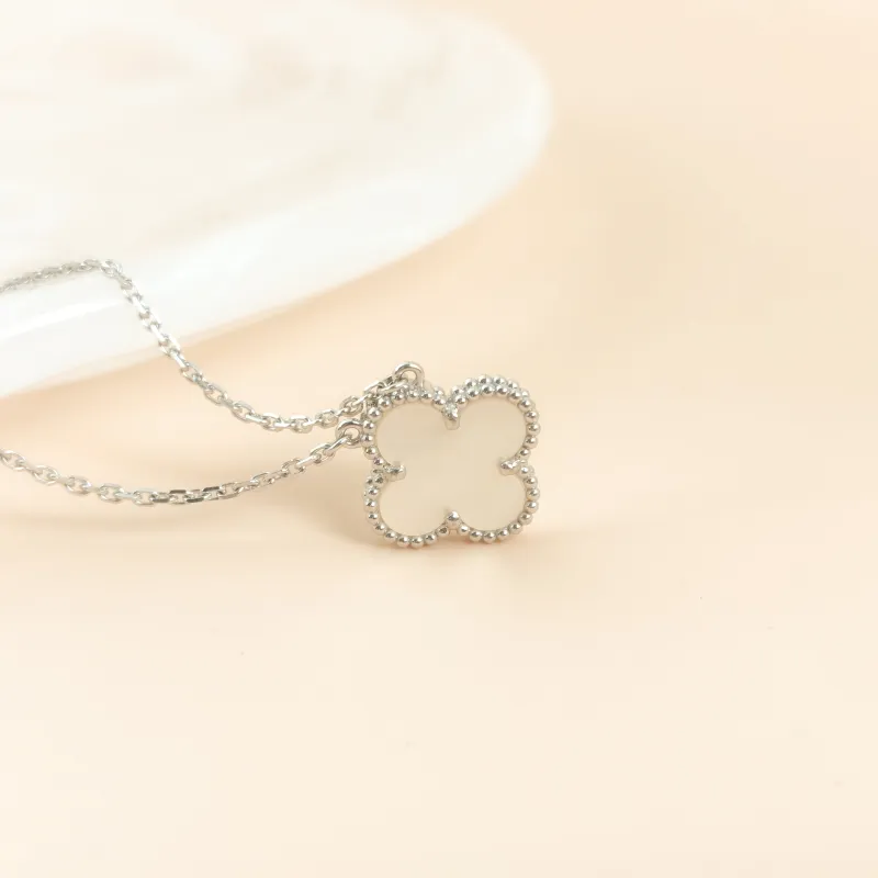 Van Cleef & Arpels Necklace Alhambra Alhambra Collection Necklace White Mother-of-Pearl Pearl · White Mother-of-Pearl18KW hite Gold Vintage Small42cm — cover view 4 of 9