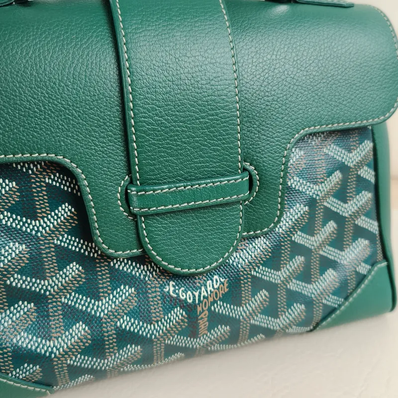 GOYARD Crossbody Bag Saïgon Green PV Cmini20 × 7.5 × 15 cm — detail view 1 of 10
