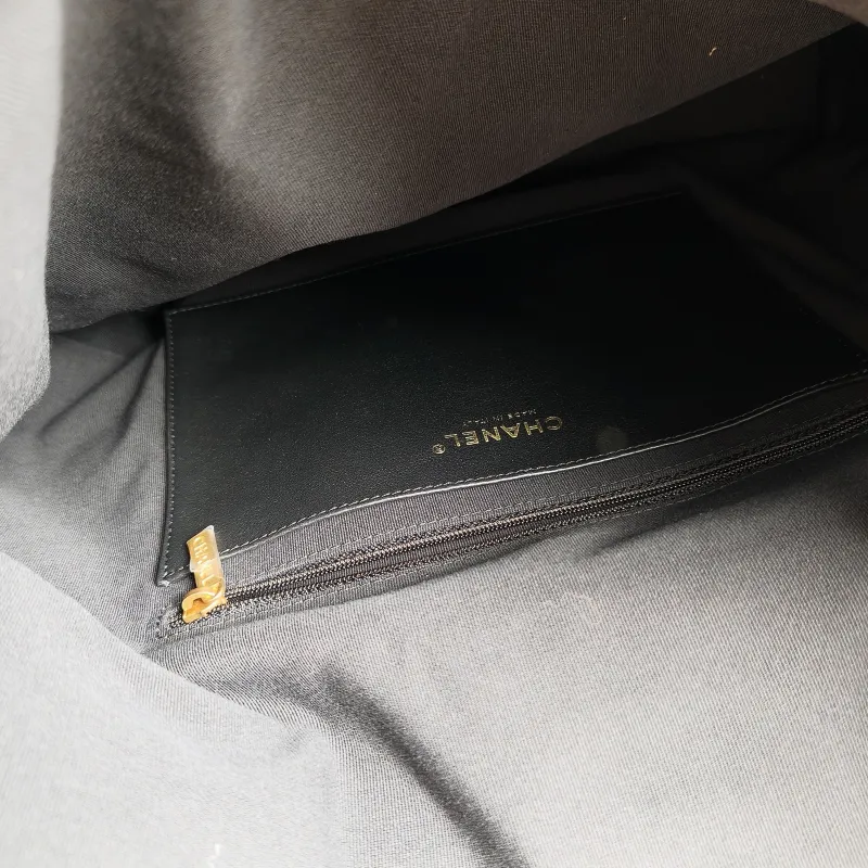 Chanel Shoulder Bag hobo Black Lambskin One Size 39 × 9 × 23 cm — detail view 11 of 12