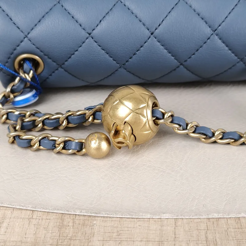 Chanel Crossbody Bag Blue Lambskin One Size 17 × 8 × 13.5 cm — detail view 11 of 14