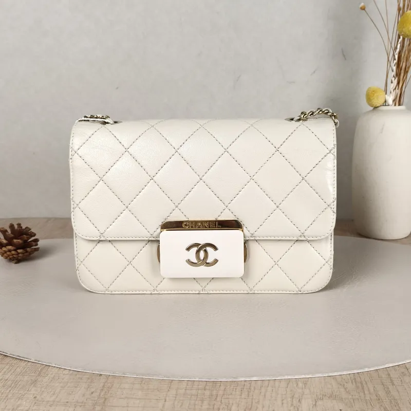 Chanel Crossbody Bagcf Collection Crossbody Bag White Calfskin One Size21 × 5 × 14 cm