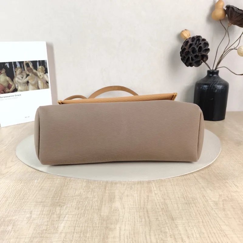 Hermès Crossbody Bag Herbag 31 Calfskin,Canvas Medium 30.5 × 11 × 25.5 cm B — cover view 2 of 6