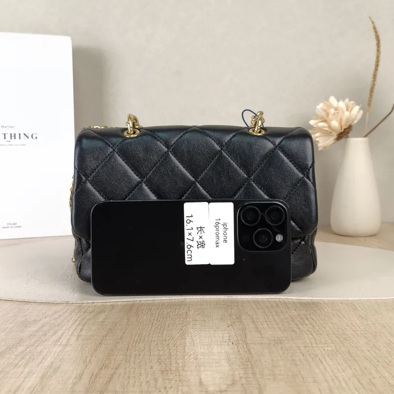 Chanel Crossbody Bag24b Black Lambskin One Size21 × 5 × 15 cm — cover view 3 of 5