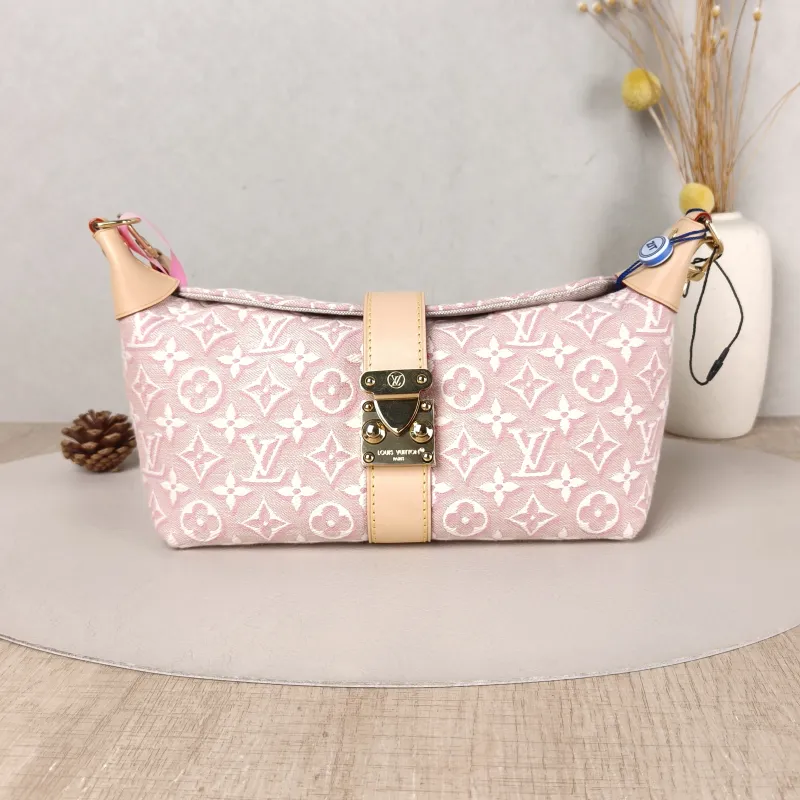 Louis Vuitton Shoulder Bag Pochette Mia One Size 22 × 8 × 14.5 cm