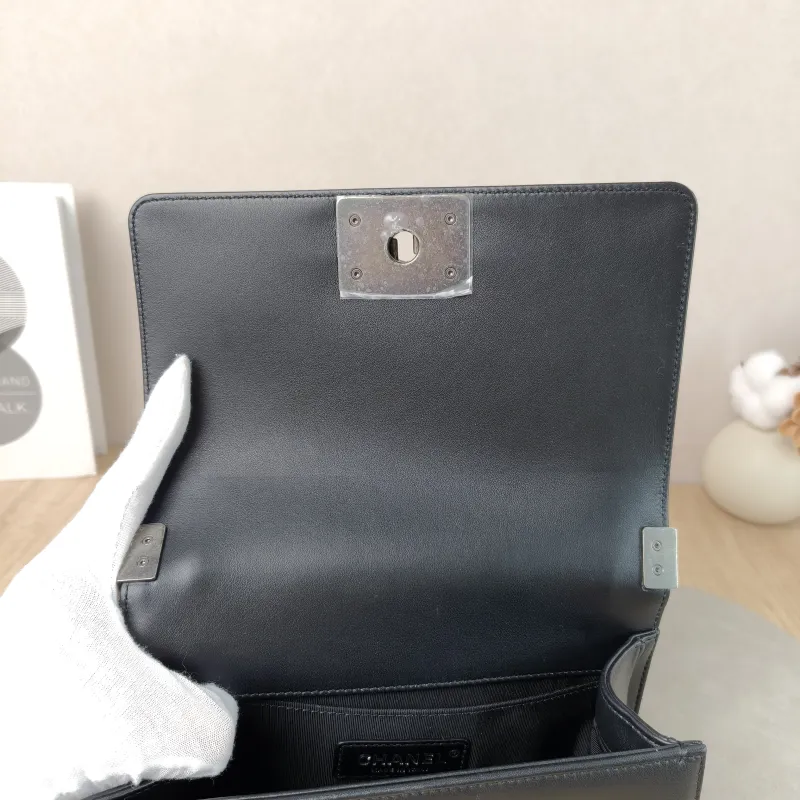 Chanel Crossbody Bag Le Boy​Black Lambskin Small20.5 × 8.5 × 12 cm — detail view 10 of 16