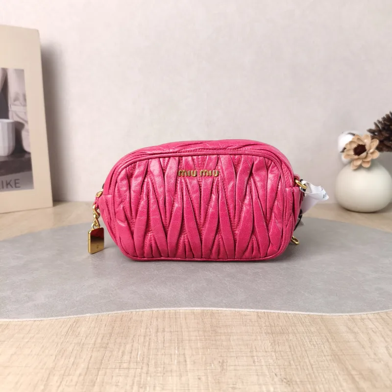 Miumiu Shoulder Bag Camera Bag Red Waxed Leather 16 × 6 × 10 cm