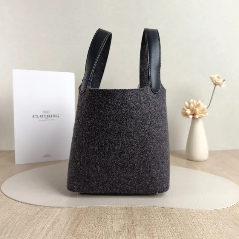 Hermès Top Handle Bag Picotin Lock 18 18 89Black Small 18 × 13 × 18 cm U — detail view 9 of 10
