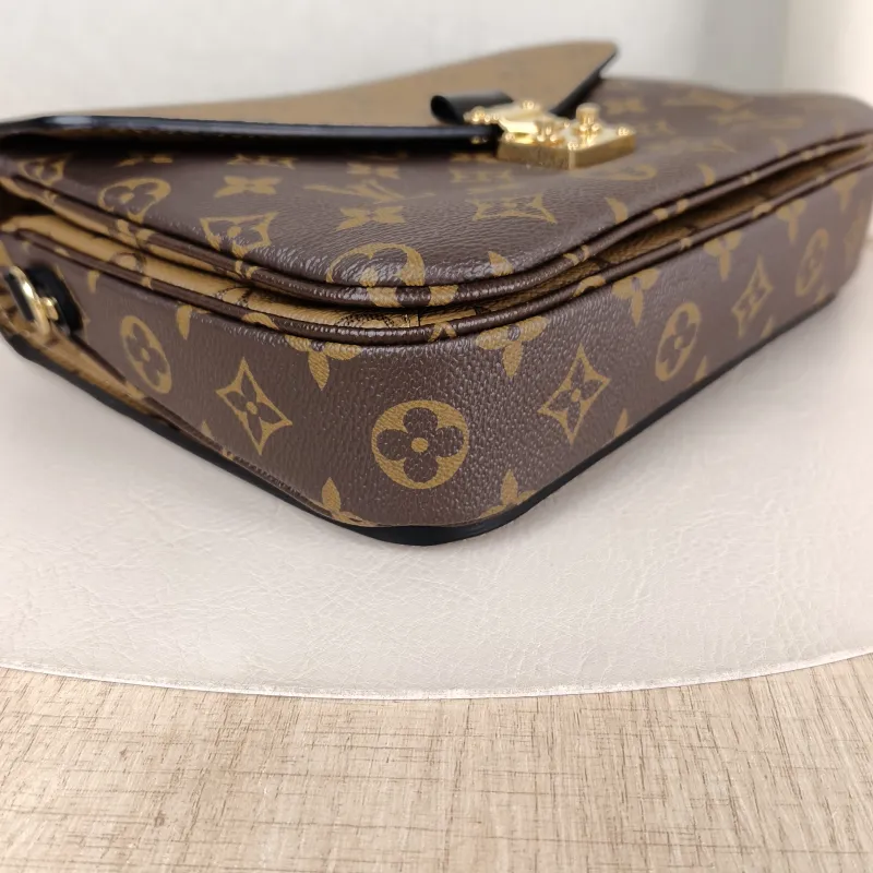 Louis Vuitton Crossbody Bag Pochette Métis Monogram Colorblock PVC Medium 25 × 7 × 19 cm — detail view 3 of 12