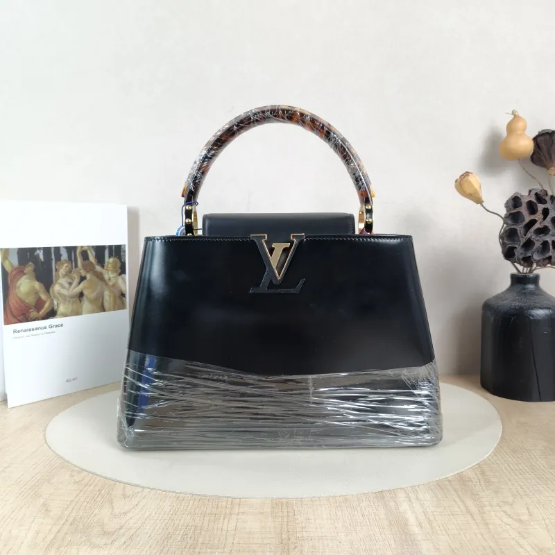 Louis Vuitton Top Handle Bag Capucines Black Calfskin Medium31.5 × 11 × 20 cm