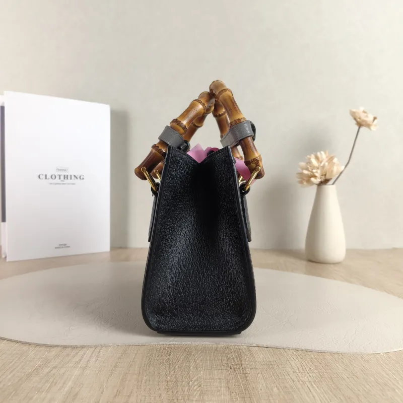 GUCCI Top Handle Bag Diana Top Handle Bag Black CC alfskin Small 20 × 10 × 16 cm — detail view 1 of 10