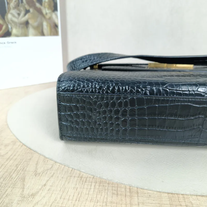 SAINT LAURENT Shoulder Bag MANHATTAN Green Calfskin Medium 29 × 7.5 × 20 cm — detail view 5 of 11