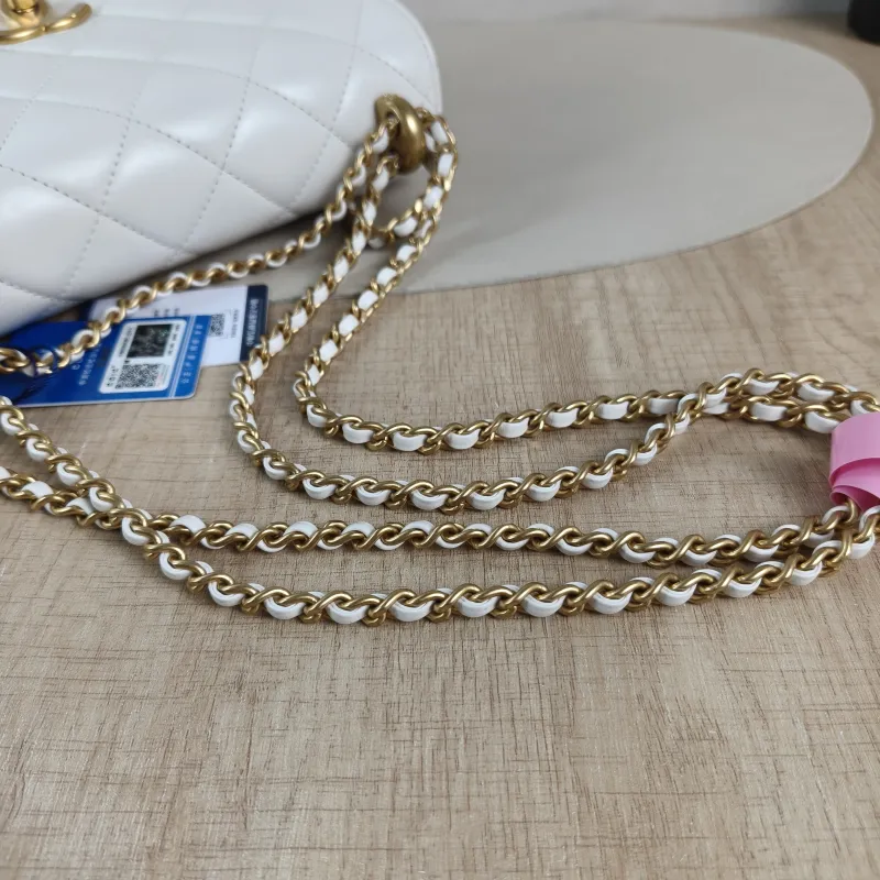 Chanel Crossbody Bag White Calfskin Medium 22 × 8 × 14.5 cm — detail view 8 of 14