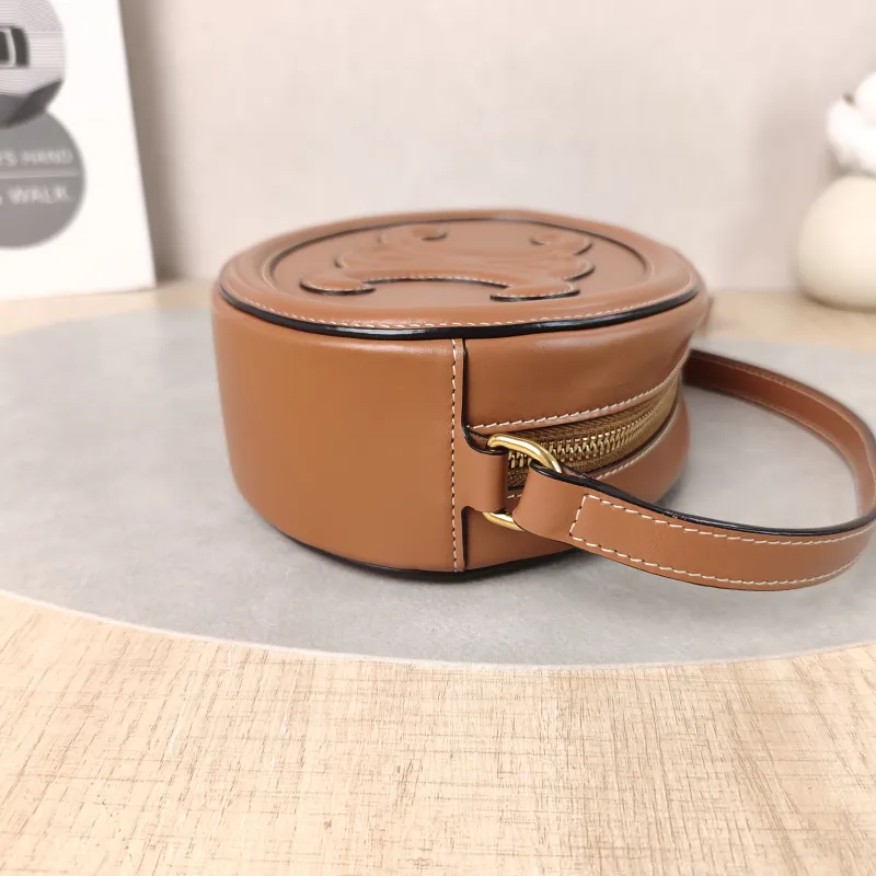 CELINE Crossbody Bag Cuir Triomphe Brown Calfskin Large 20 × 6 × 15 cm — detail view 8 of 10