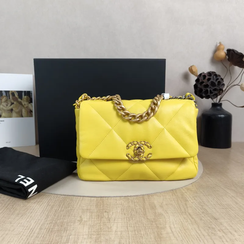 Chanel Crossbody Bag19Bag Yellow Lambskin Small26 × 9 × 16 cm — cover view 2 of 6
