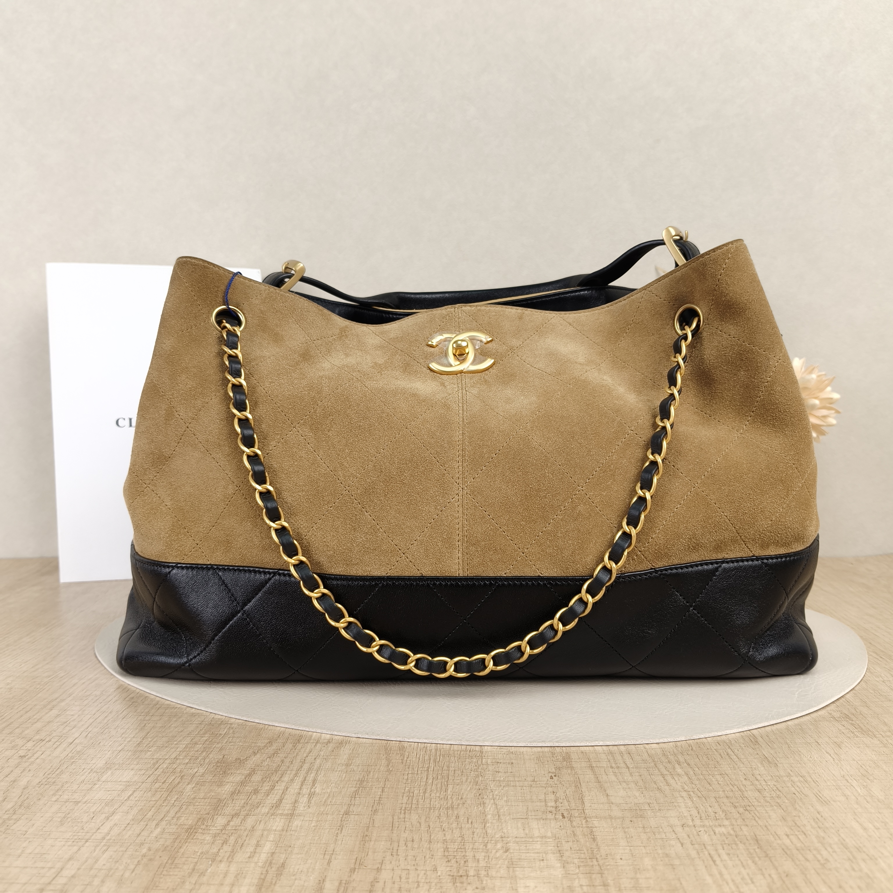 Chanel Shoulder Bag25a Suede Top Handle Bag Black Suede Medium40 × 16 × 28 cm