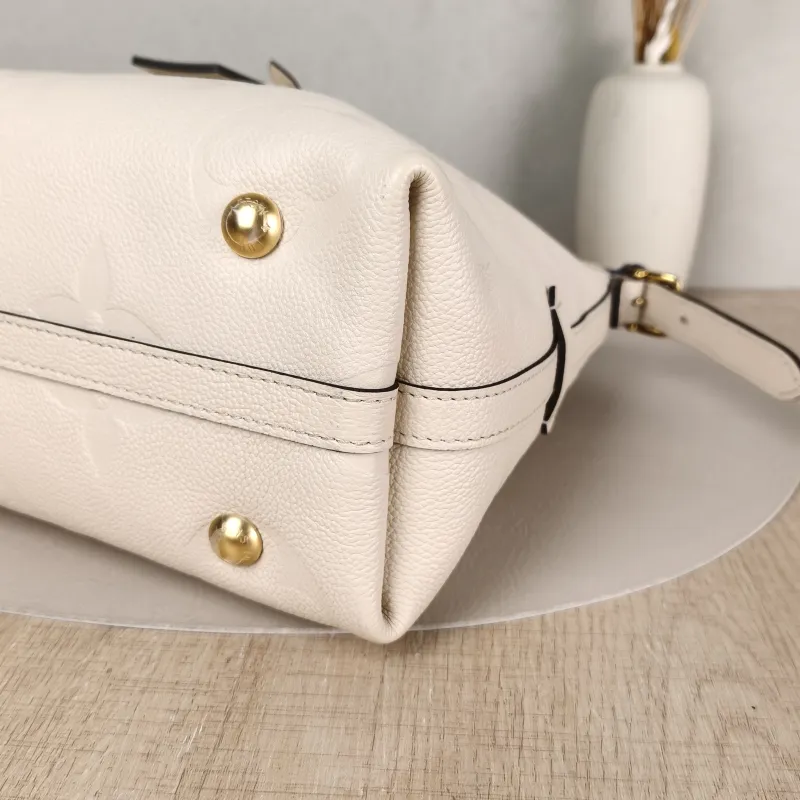 Louis Vuitton Crossbody Bag Carryall White Calfskin Small 29.5 × 12 × 24 cm — detail view 6 of 12