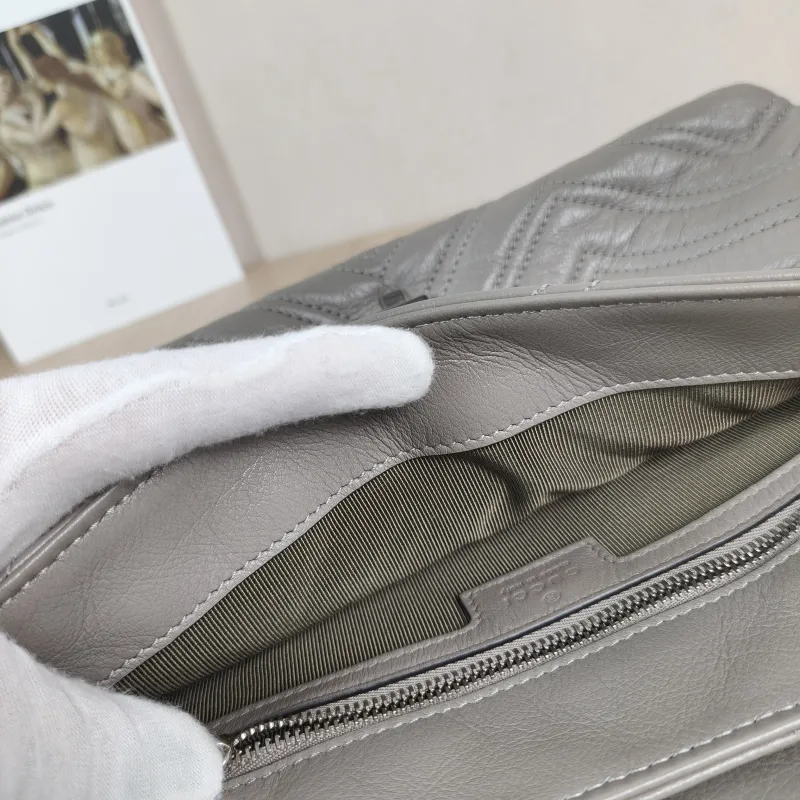 GUCCI Shoulder Bag GG Marmont Marmont Shoulder Bag Grey Calfskin Medium 31 × 8 × 17 cm — detail view 4 of 13