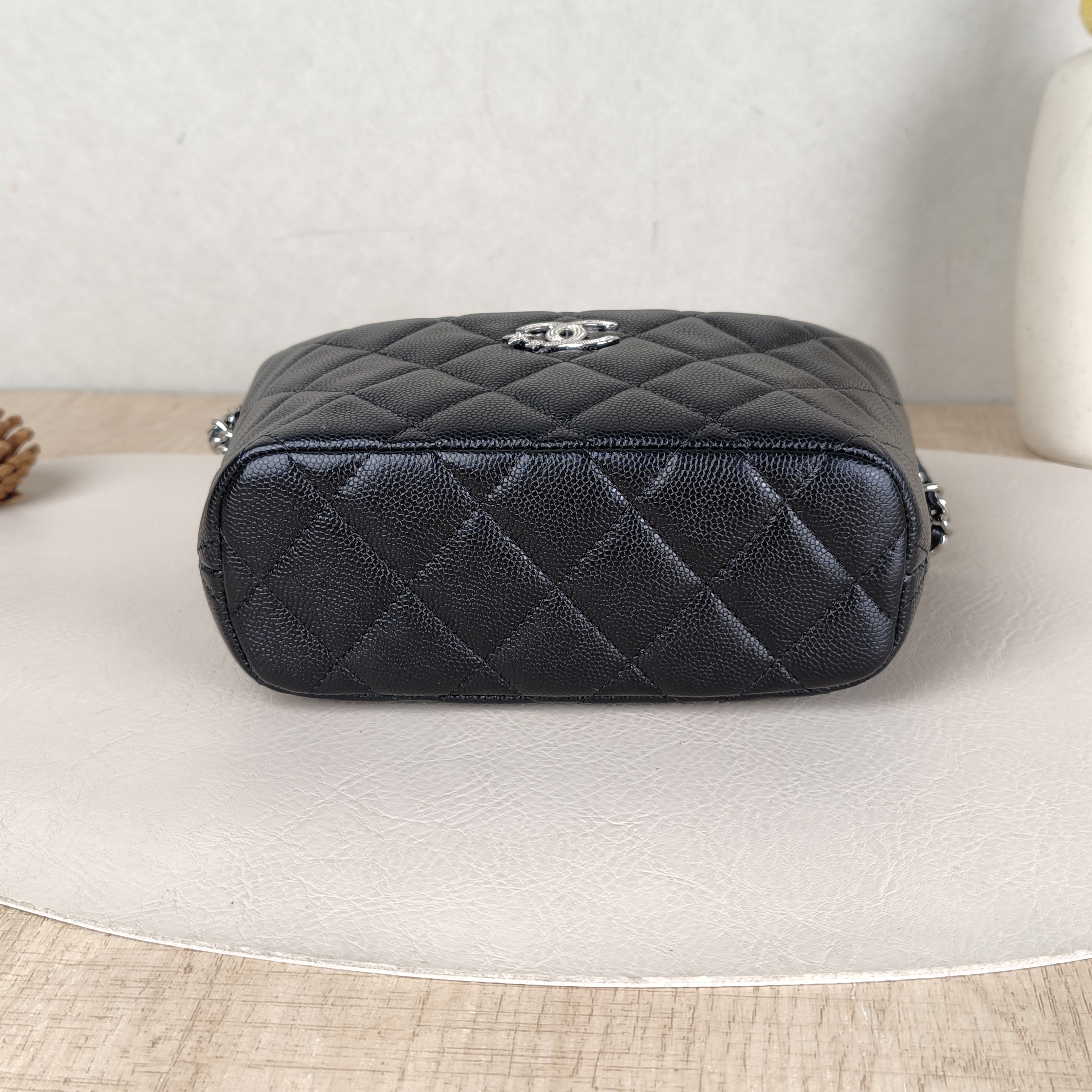 Chanel Top Handle Bag 25b Black Grained Calfskin 21.5 × 7.5 × 19 cm — cover view 4 of 6