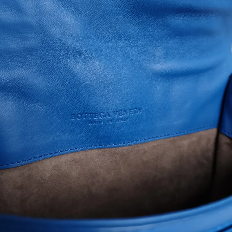 Bottega Veneta Shoulder Bag Woven Messenger Bag Blue Lambskin One Size22 × 7 × 16 cm — detail view 5 of 11